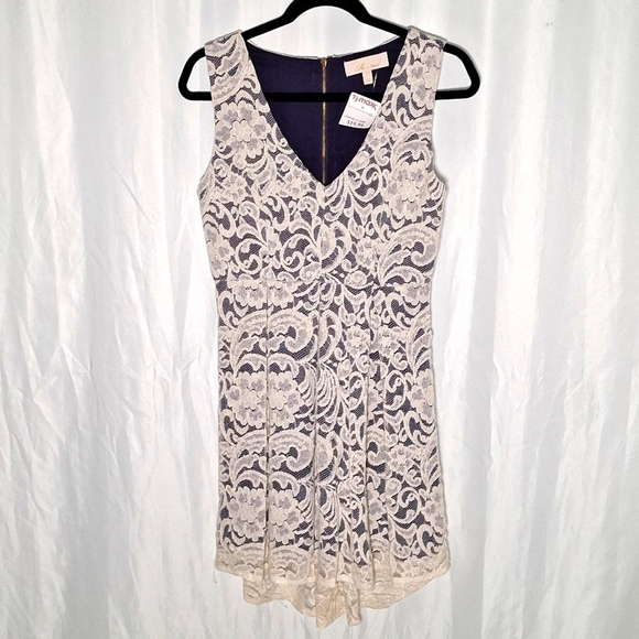Monteau lace dress - Picture 1 of 6